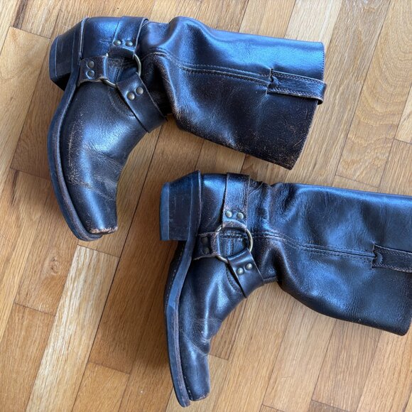 Frye Harness 12R boots Dark brown leather, size 8, Perfectly worn and distressed - Picture 2 of 5